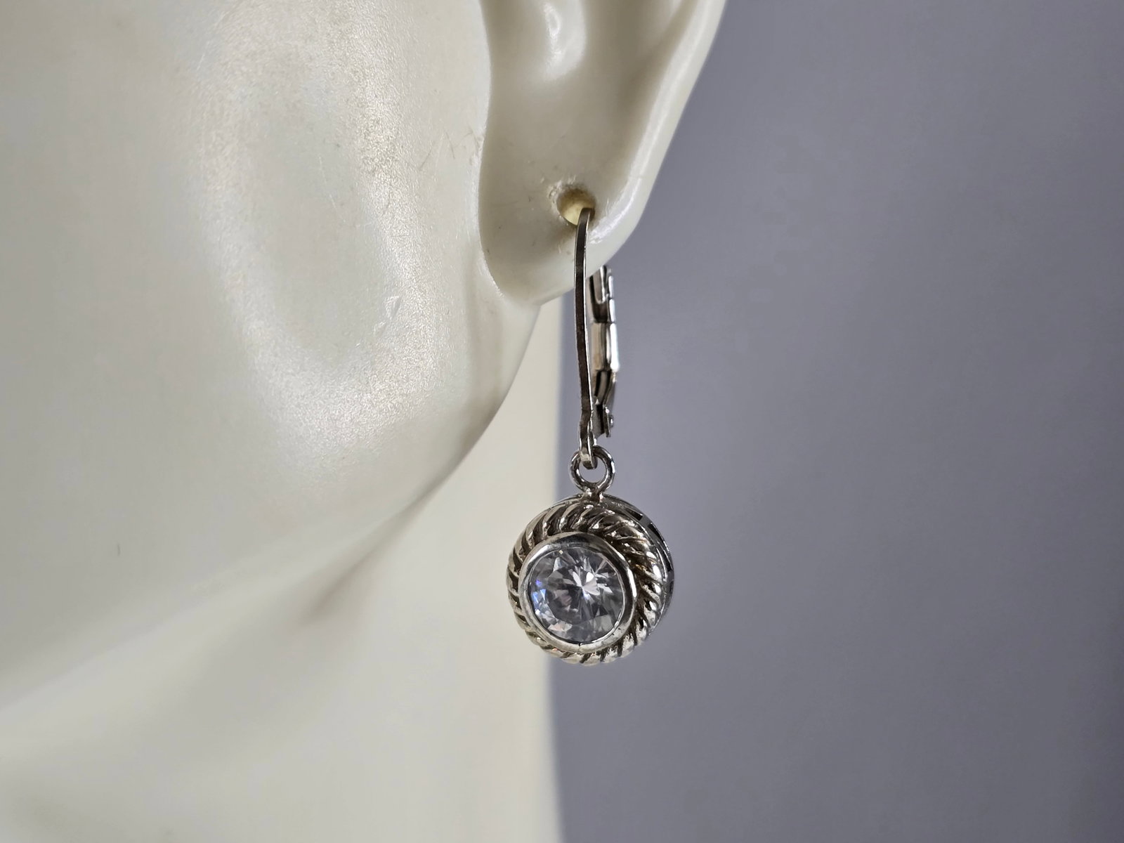 Womens Vintage Estate Sterling Silver CZ Dangle Earrings: A PAIR OF WOMENS STERLING SILVER CZ DANGLE EARRINGS THAT WEIGH 3.6g AND MEASURES 1 1/8" LONG BY 3/8" WIDE. ANY QUESTIONS, PLEASE DO NOT HESITATE TO ASK. BE SURE TO CHECK OUT SOME OF MY OTHER GREAT ITE
