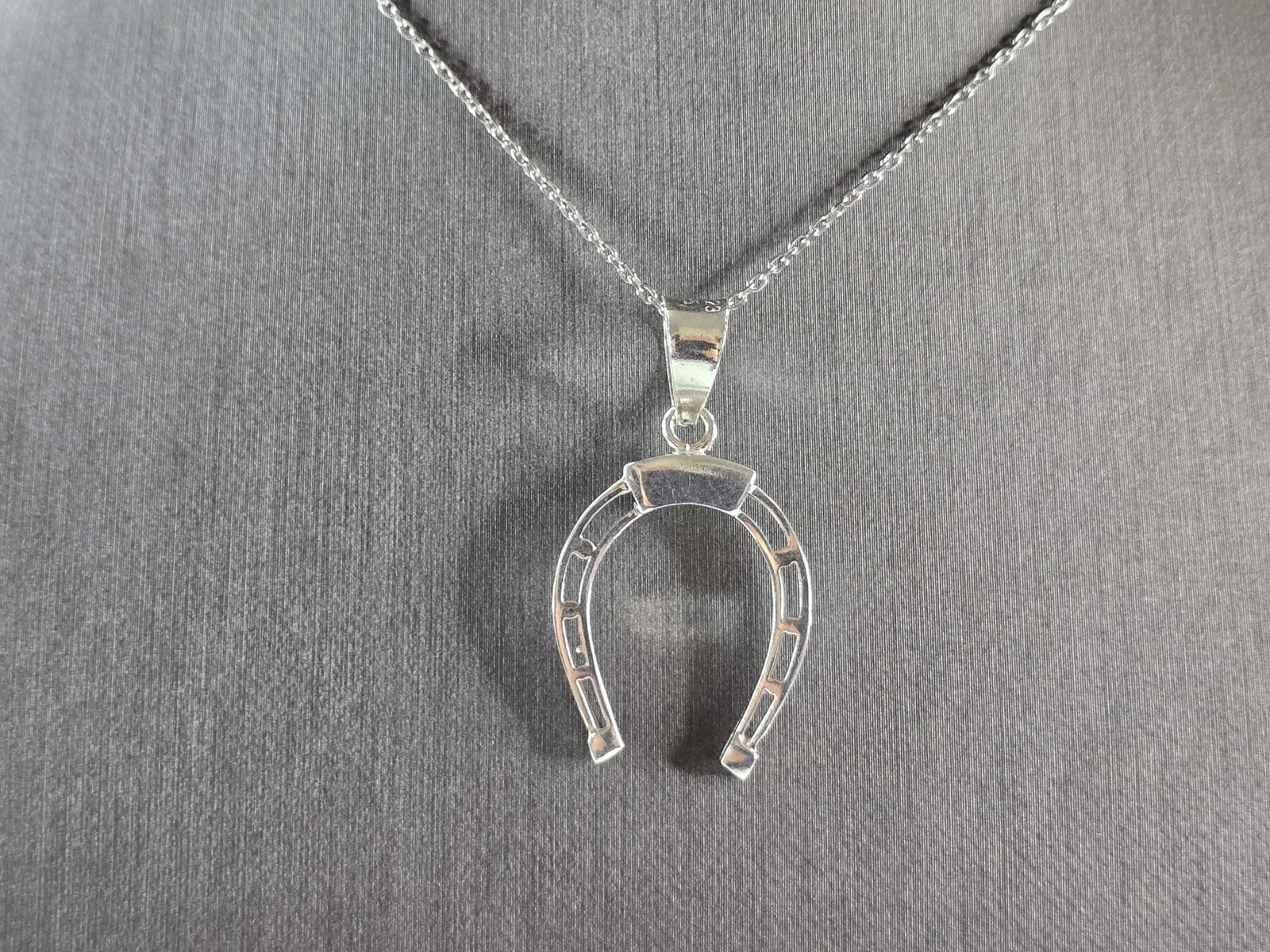 Women Vintage Estate Sterling Silver Lucky Horseshoe Pendant Necklace: A WOMENS VINTAGE ESTATE STERLING SILVER LUCKY HORSESHOE PENDANT WITH NECKLACE THAT WEIGHS 4.4g. THE PENDANT MEASURES 1 3/8" BY 3/4" LONG. THE NECKLACE MEASURES 18", AND IS ADJUSTABLE TO 16". MAKES A G