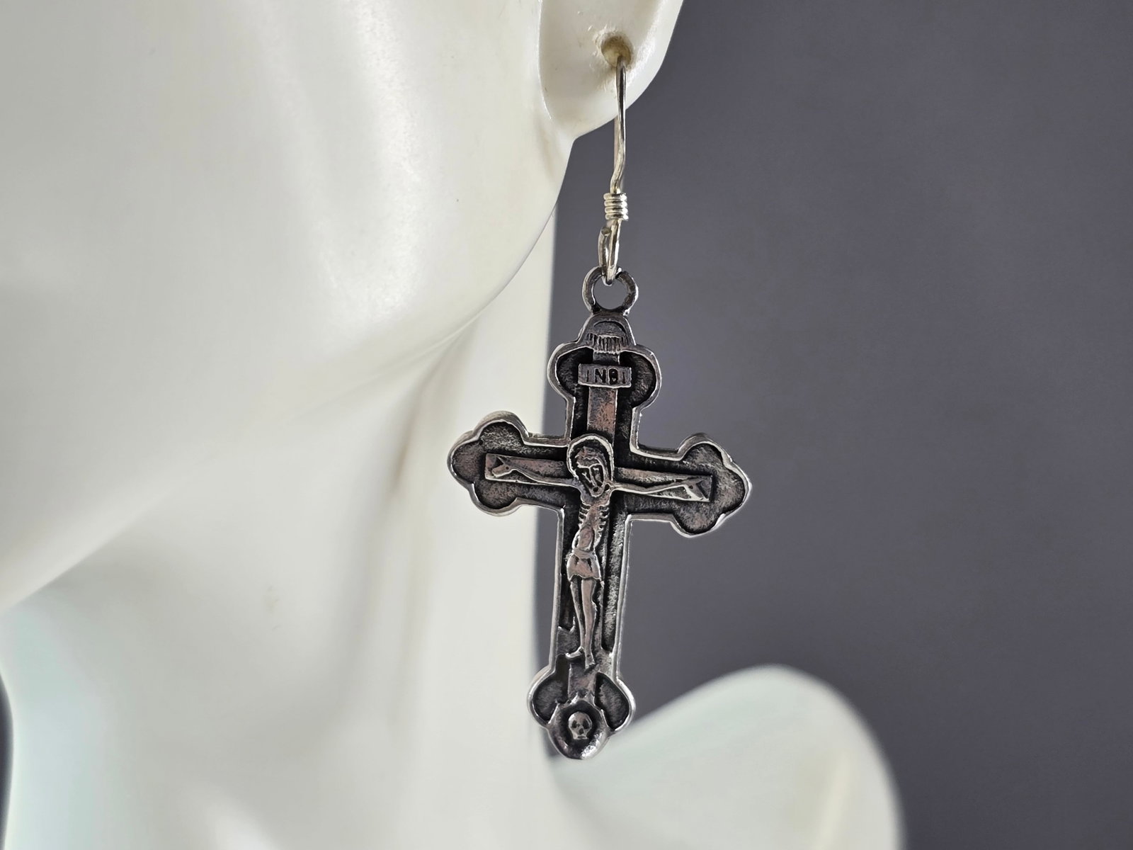 Womens Vintage Estate Sterling Silver Cross Earrings: FOR SALE IS THIS LOVELY PAIR OF VINTAGE ESTATE STERLING SILVER RELIGIOUS CROSS EARRINGS. THE EARRINGS WEIGH 11.6g, AND MEASURE ABOUT 1 7/8" BY 7/8". MAKES A GREAT GIFT FOR THAT SPECIAL SOMEONE. ANY QU