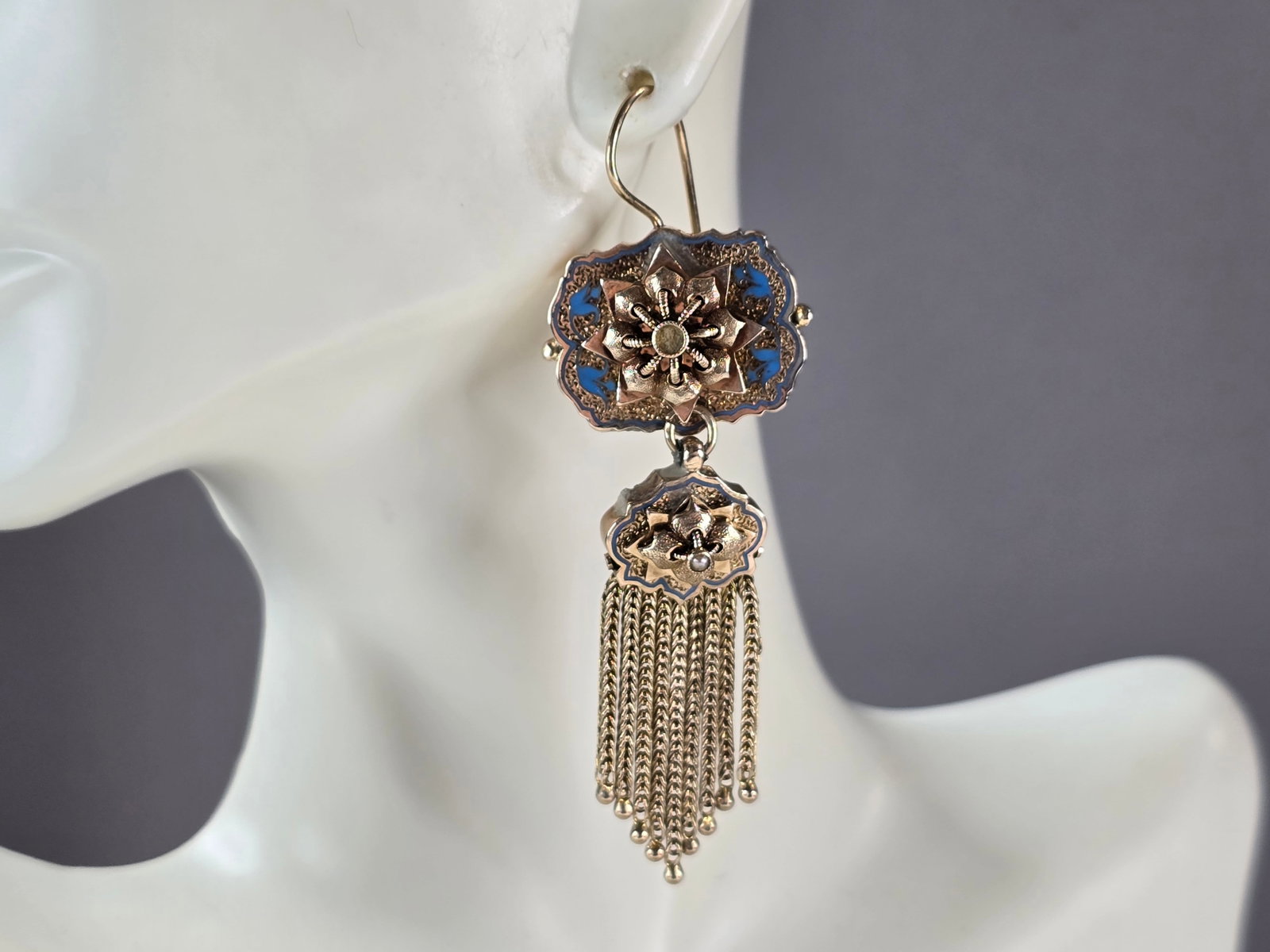 Womens Vintage Estate 14K Gold Art Deco Earrings: A BEAUTIFUL PAIR OF WOMENS VINTAGE ESTATE 14k ART DECO STYLE DANGLE EARRINGS. THE EARRINGS TOGETHER WEIGH 27.2g AND MEASURES 2 1/2" LONG BY 7/8" WIDE. THE EARRINGS ARE NOT MARKED BUT THEY HAVE BEEN TE