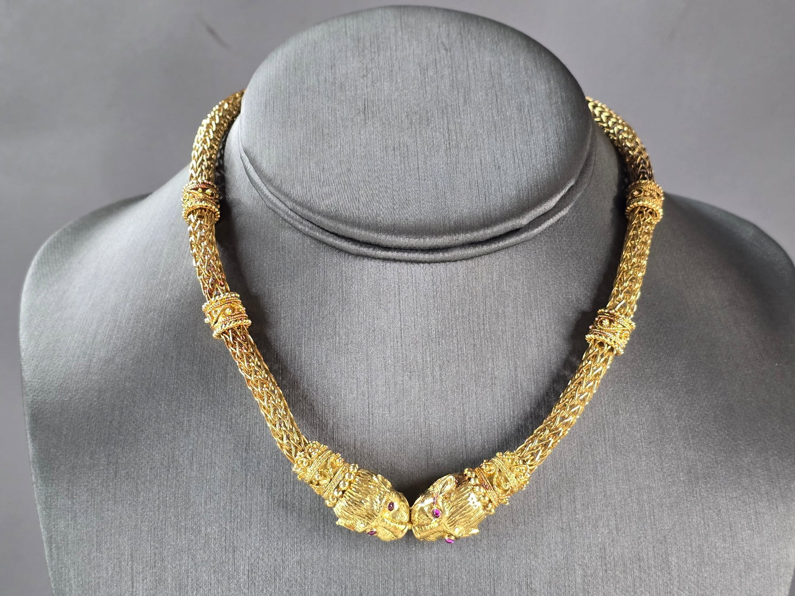 WOMENS VINTAGE ESTATE 21K YELLOW GOLD LIONESS NECKLACE: FOR SALE IS THIS BEAUTIFUL AND UNIQUE WOMENS VINTAGE ESTATE 21K YELLOW GOLD LION HEAD NECKLACE WITH GARNET STONES FOR THE EYES . THE NECKLACE WEIGHS 67.3g, AND MEASURES 14" LONG BY 3/8 TO 1/2" WIDE. T
