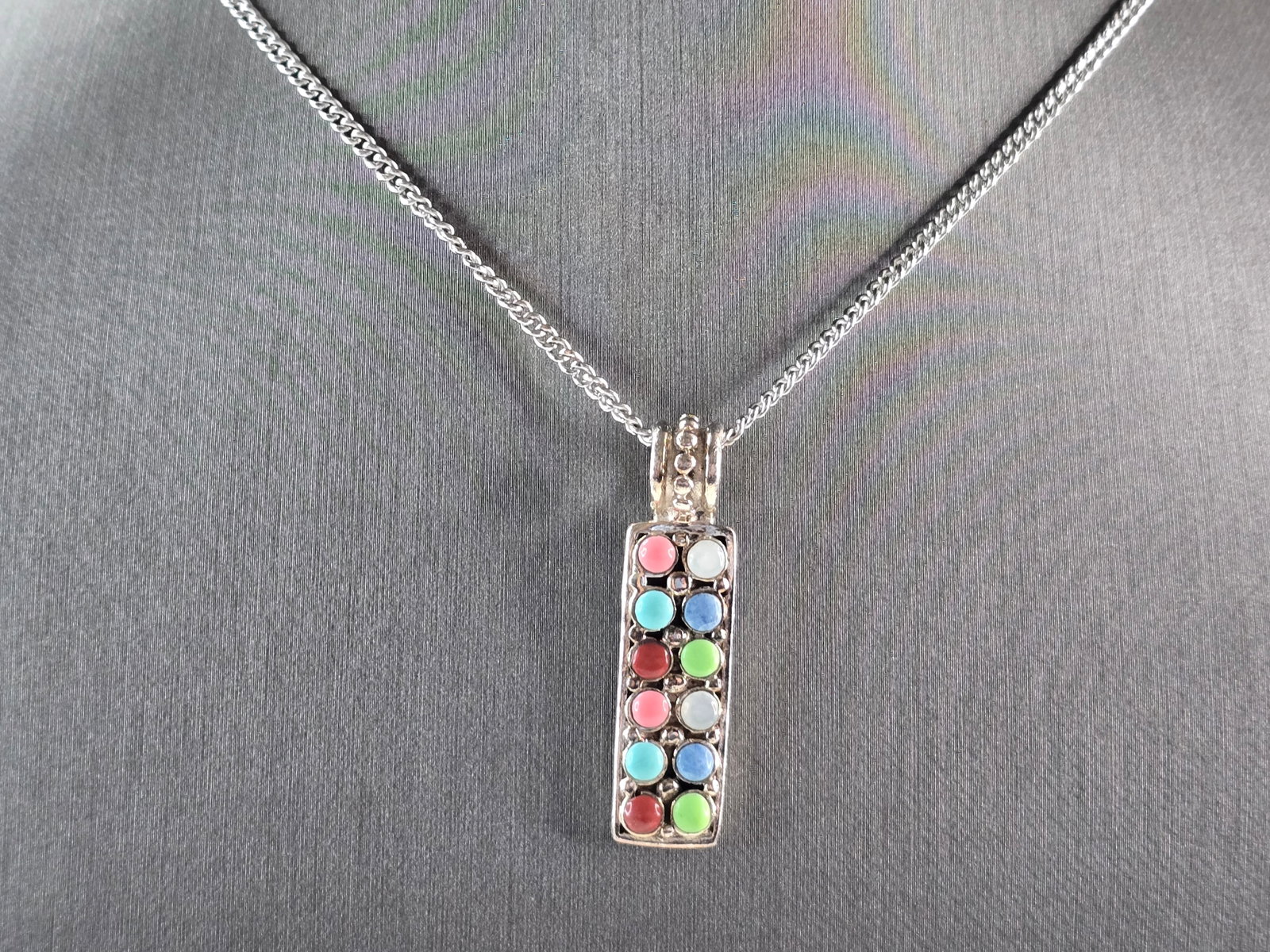 Womens Sterling Silver Multi-Stone Pendant & Necklace: A WOMENS VINTAGE ESTATE .925 STERLING SILVER MULTI-STONE PENDANT & NECKLACE. TOGETHER THE WEIGHT IS 15.7g. THE PENDANT MEASURES 1 1/2" LONG BY 3/8" WIDE AND THE NECKLACE MEASURES 24" LONG. THIS WOULD 