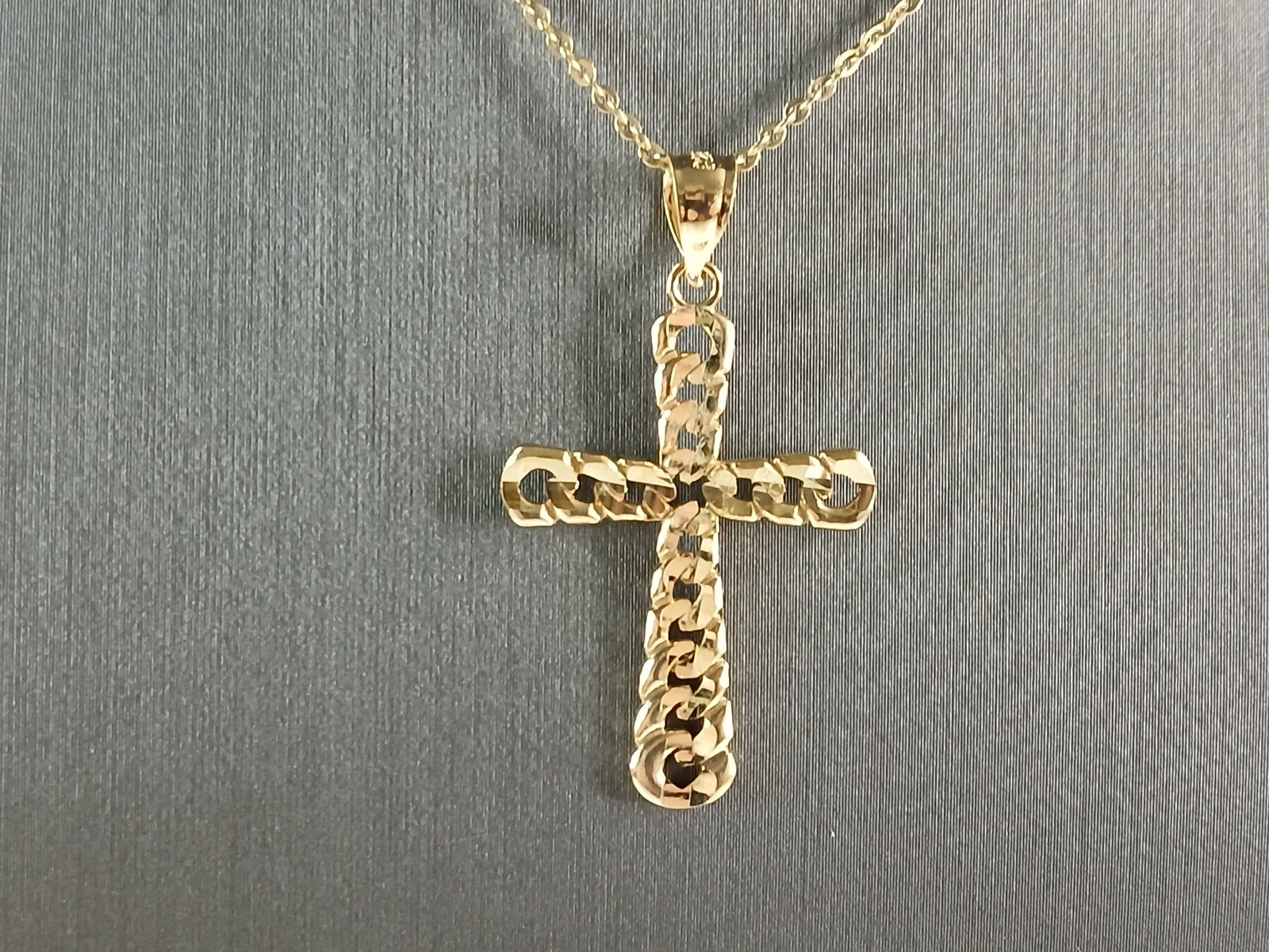 Womens Sterling Silver Gold Tone Religious Cross Pendant Necklace: A VERY NICE STERLING SILVER GOLD TONE RELIGIOUS CROSS PENDANT WITH NECKLACE THAT WEIGHS 2.8g. THE PENDANT MEASURES 1 1/4" LONG BY 7/8" WIDE. THE NECKLACE MEASURES 18" LONG. ANY QUESTIONS PLEASE DONT H