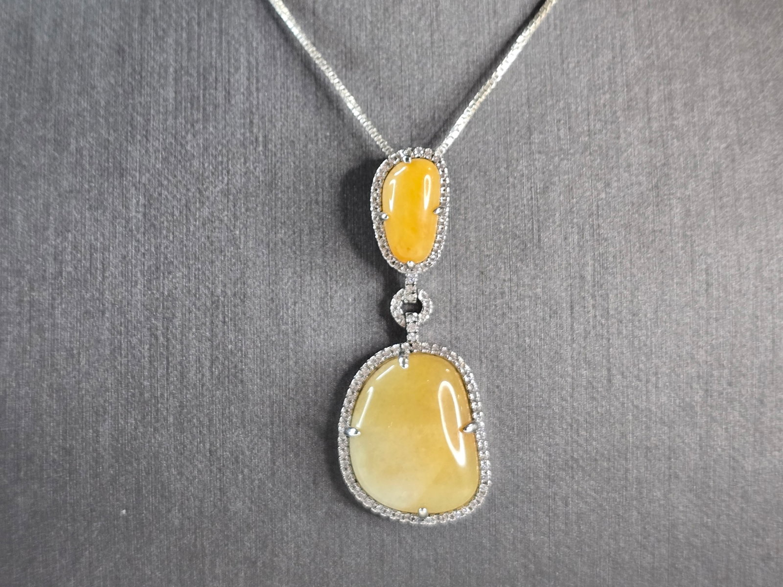 Womens Sterling Silver Modernist Calcite CZ Pendant Necklace: A WOMEN STERLING SILVER NECKLACE WITH WHAT APPEARS TO BE A CALCITE & CZ PENDANT. THE PENDANT MEASURES 2" BY 3/4". THE NECKLACE MEASURES 18" LONG. TOGETHER THEY WEIGH 10.8g. NOT SURE IF THE STONE IS NA