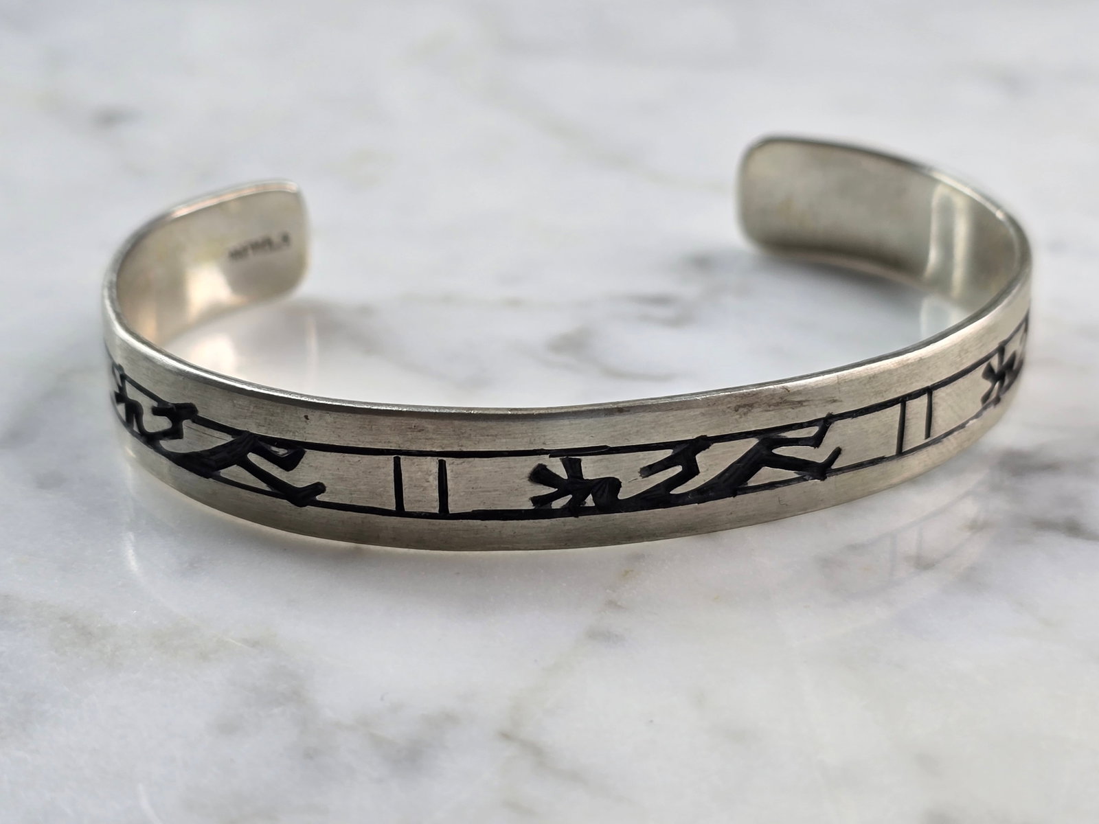 Womens Vintage Estate Sterling Silver Cuff Bracelet: FOR SALE IS A LOVELY VINTAGE ESTATE STERLING SILVER SOUTHWESTERN DESIGN CUFF BRACELET. THE BRACELET WEIGHS 22.2g, AND MEASURES CLOSE TO 1/2" WIDE. THE INSIDE OPENING MEASURES 2 1/4" BY 2". ANY QUESTIO