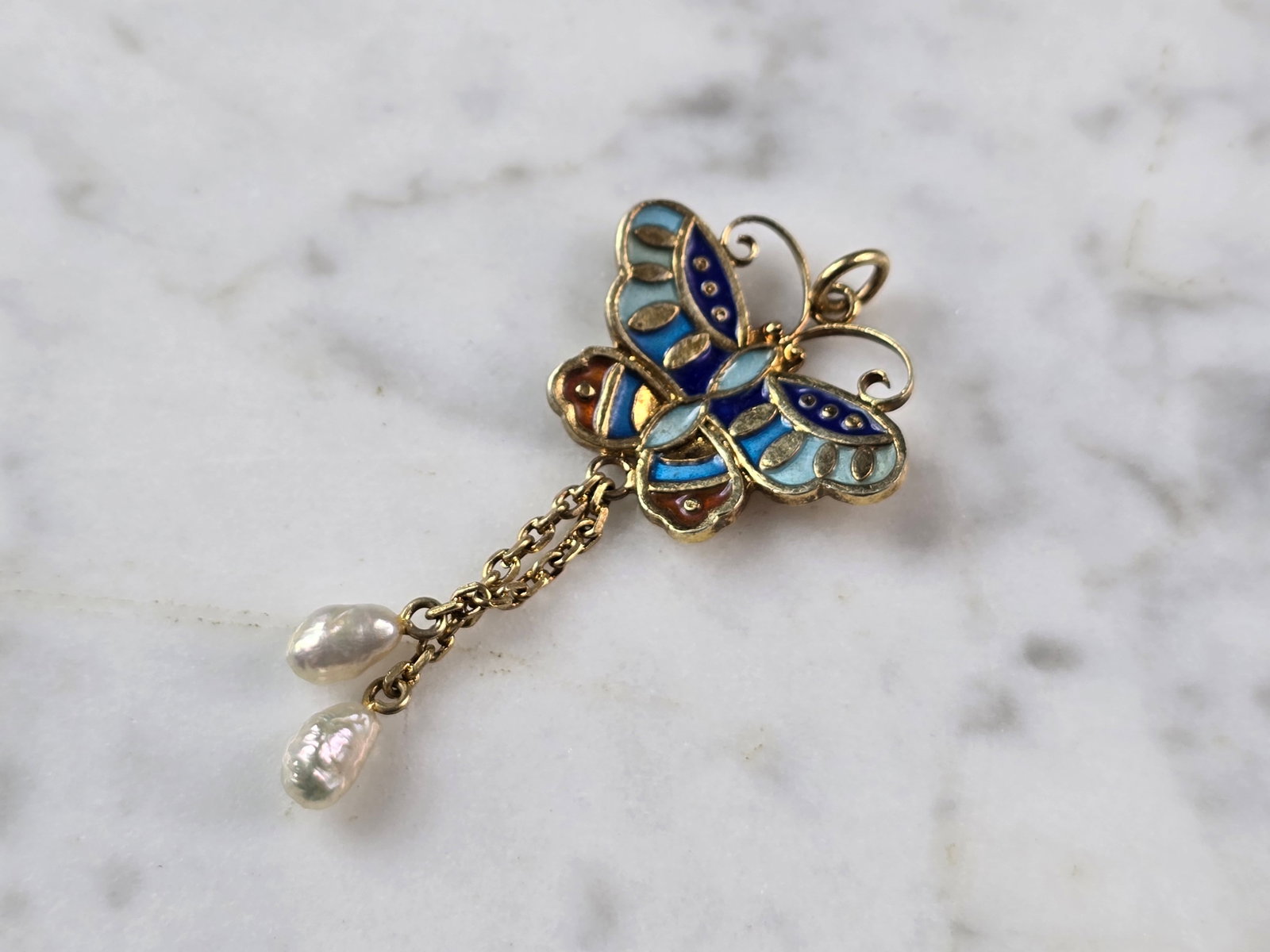 Womens Vintage Estate Asian Cloisonne Enamel Butterfly Pendant: A WOMENS VINTAGE ESTATE CLOISONNE ENAMEL BUTTERFLY PENDANT. THE PENDANT IS MARKED SILVER, HOWEVER NOT SURE OF ITS PURITY THOUGH. THE PENDANT MEASURES 1 1/2" LONG AND 3/4" WIDE. NOT SURE IF THE PEARL B