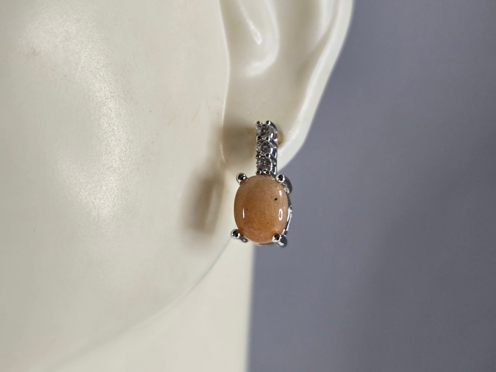Womens Vintage Estate Sterling Silver Calcite Cabochon Earrings: A PAIR OF WOMENS VINTAGE ESTATE STERLING SILVER CALCITE CABOCHON COLORED EARRINGS. NOT SURE IF STONES ARE NATURAL OR MAN MADE. THE EARRINGS WEIGH 2.3g AND MEASURE 1/2" LONG BY 1/4" WIDE. ANY QUESTIONS