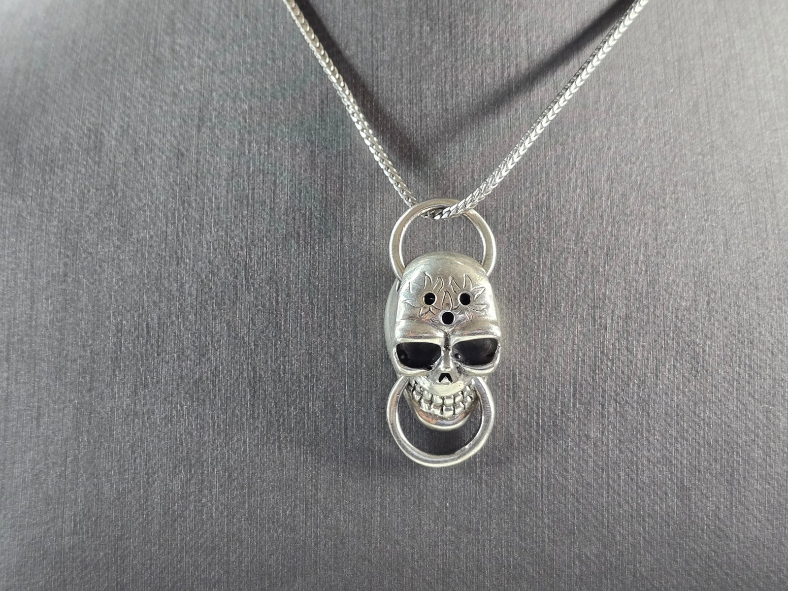 Sterling Silver Gothic Skull Pendant w/ Necklace: A LOVELY VINTAGE .925 STERLING SILVER GOTHIC SKULL PENDANT WITH A ROPE NECKLACE. THE TOTAL WEIGHT OF THE PENDANT AND NECKLACE IS 21.2g. THE PENDANT MEASURES 1 3/8" LONG BY 5/8" WIDE. THE NECKLACE MEAS