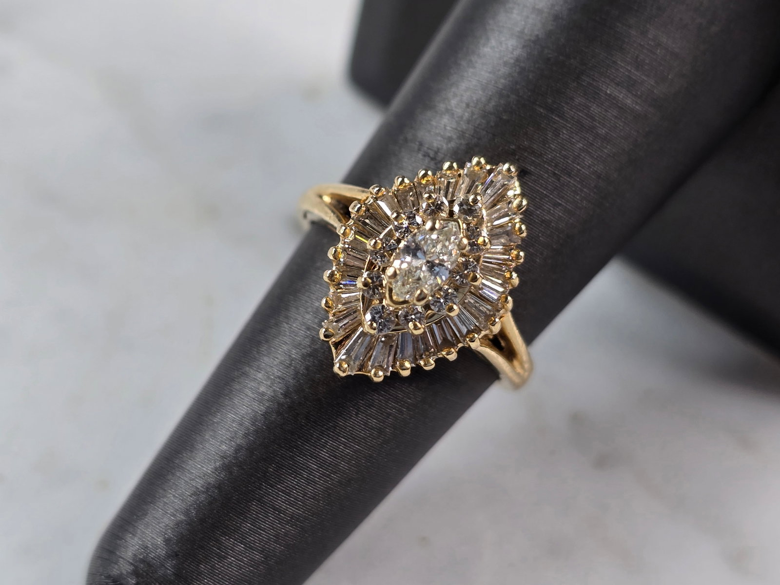 Womens Vintage Estate 14K Gold 2.4ct Diamond Ring: FOR SALE IS THIS VINTAGE ESTATE 14K YELLOW GOLD DIAMOND RING WITH ABOUT 2.4cts OF DIAMONDS. THE RING IS A SIZE 6.5 AND WEIGHS 6.0g. RING MAKES A BEAUTIFUL GIFT FOR THAT SOMEONE SPECIAL. ANY OTHER QUES