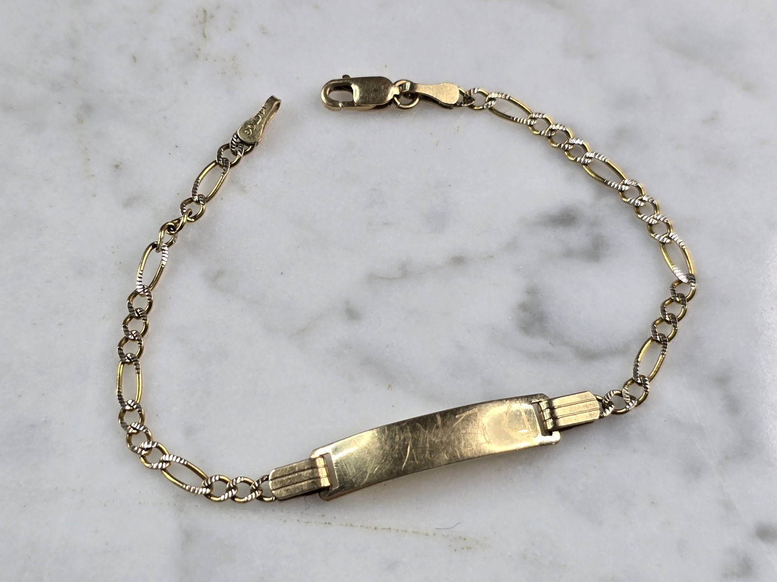 Kids Vintage Estate 14k Yellow Gold Chain Link ID Bracelet: A KIDS VINTAGE ESTATE 14K YELLOW GOLD CHAIN ID BRACELET. THE BRACELET MEASURES 6" LONG BY 1/4" AND WEIGHS 2.7g. THE ID BAR MEASURES 1" BY 1/4". BRACELET IS MARKED 14K. ID BAR HAS SOME ENGRAVING BUT CA