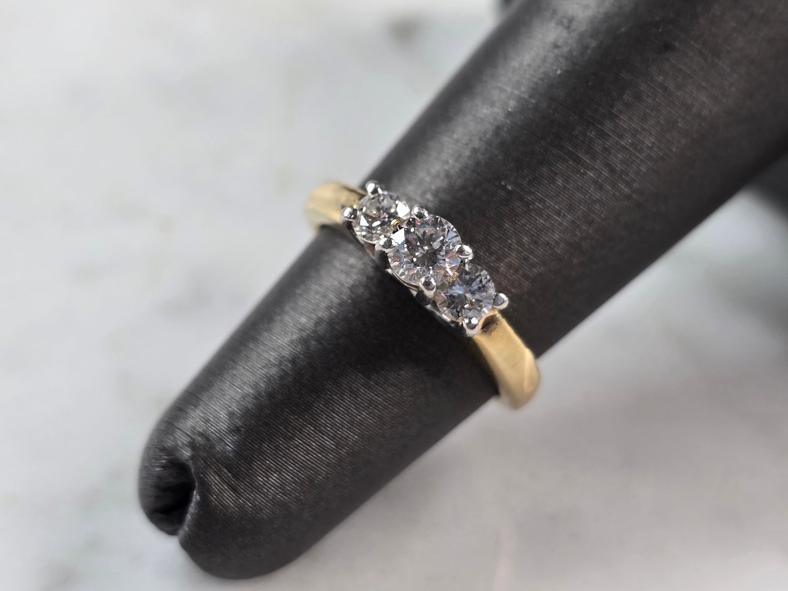 Womens Vintage Estate 14k Gold Diamond Ring: FOR SALE IS THIS WOMEN'S VINTAGE 14K YELLOW GOLD DIAMOND RING THAT WEIGHS 3.4g. THE SIZE OF THE RING IS A 3.75. THERE ARE ABOUT .55cts OF DIAMONDS. THIS WOULD MAKE A LOVELY GIFT FOR THAT SOMEONE SPECI