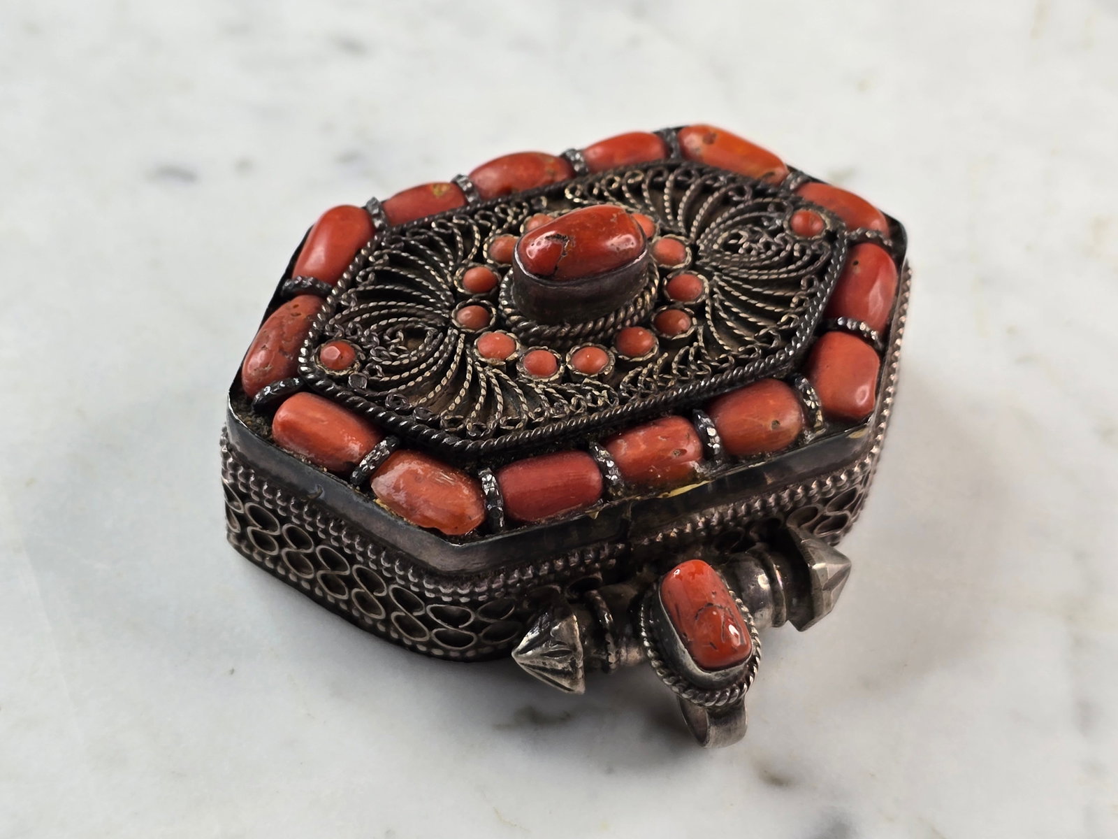 Custom Coral Chest Box Pendant: FOR SALE IS THIS CUSTOM CORAL STONE CHEST BOX PENDANT. THE PENDANT WEIGHS 140.2g, AND MEASURES 2 5/8" BY 2 7/8". MAKES A GREAT GIFT FOR THAT SOMEONE SPECIAL. ANY QUESTIONS, PLEASE ASK. BE SURE TO CHEC