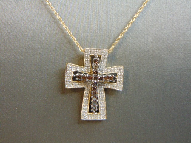 Womens 14k Gold Necklace w/ Diamond Cross Pendant: A WOMENS 14K GOLD NECKLACE WITH A DIAMOND CROSS PENDANT. TOGETHER THE CROSS AND NECKLACE WEIGHS 3.9g. THE PENDANT MEASURES 7/8" BY 3/4", AND HAS A TOTAL OF .74cts OF WHITE AND CHOCOLATE DIAMONDS . THE