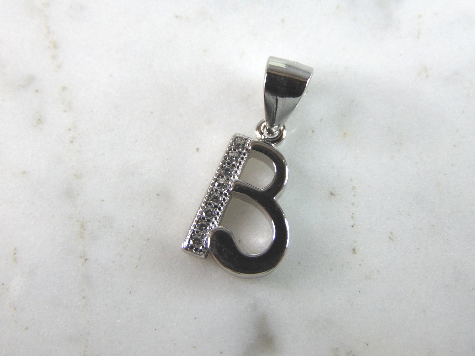 Womens Vintage Estate Sterling Silver CZ Letter "B" Pendant: FOR SALE IS THIS WOMENS VINTAGE ESTATE STERLING SILVER CZ LETTER "B" PENDANT. PENDANT WEIGHS 1.3g AND PENDANT MEASURES 3/4" LONG BY 3/8" WIDE. MAKES A GREAT GIFT FOR THAT SOMEONE SPECIAL. IF ANY QUEST