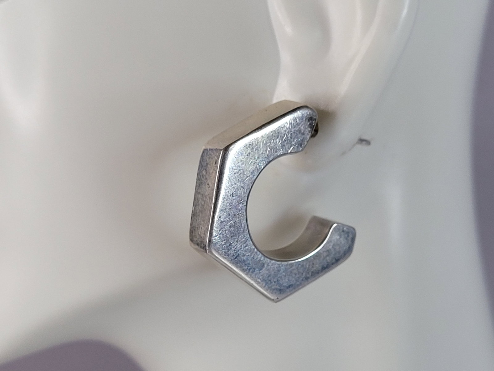 Sterling Silver Fashion Open Hoop Stick Earrings: FOR SALE IS THIS PAIR OF WOMEN'S FINE .925 STERLING SILVER OPEN HOOP STICK EARRINGS. THE EARRINGS WEIGH 6.3g. AND MEASURE 1" LONG BY 1" WIDE. CONDITION IS VERY NICE. EARRINGS ARE MARKED 925. THEY MAKE