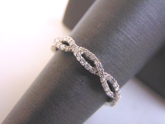 Womens 14K White Gold Diamond Ring: FOR SALE IS THIS 14K WHITE GOLD DIAMOND RING WITH ABOUT .53cts OF DIAMONDS IN IT. THE RING WEIGHS 2.7g. THE SIZE OF THE RING IS A 7.0. THIS MAKES A LOVELY GIFT FOR THAT SOMEONE SPECIAL. ANY QUESTIONS 