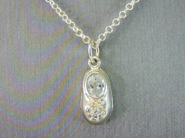 Womens Vintage Estate CZ Shoe Pendant W/ Necklace: A BEAUTIFUL VINTAGE ESTATE WOMEN'S .925 STERLING SILVER CZ SHOE PENDANT WITH NECKLACE . THE PENDANT MEASURES 1" LONG BY 3/8" WIDE, NECKLACE MEASURES 14" AND WEIGH 4.4g. WOULD MAKE A GREAT GIFT FOR THA