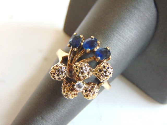 Womens Vintage 14K Yellow Gold Sapphire & Diamond Ring: FOR SALE IS THIS VINTAGE ESTATE 14K YELLOW GOLD SAPPHIRE & DIAMOND RING. THE RING IS A SIZE 8.0 AND WEIGHS 5.6g. RING HAS ABOUT .07cts OF DIAMONDS. NOT SURE IF THE SAPPHIRE IS REAL OR MAN MADE. THE DI