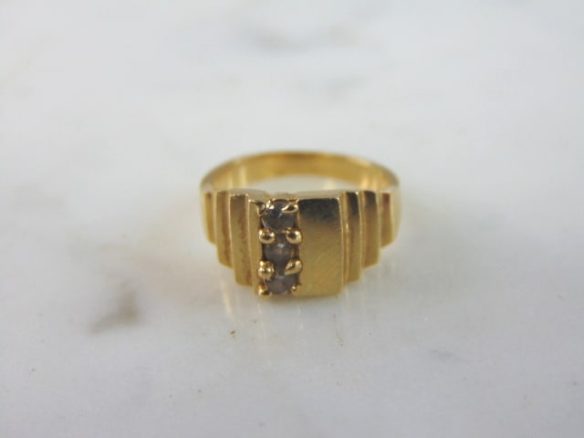 Girls Vintage Estate 14K Yellow Gold Ring: FOR SALE IS A GIRLS VINTAGE ESTATE 14K YELLOW GOLD RING. THE RING WEIGHS 1.9g AND IS A SIZE 1.0. STONES ARE NOT DIAMOND. ANY QUESTIONS PLEASE DO NOT HESITATE TO ASK. BE SURE TO CHECK OUT SOME OF OUR O