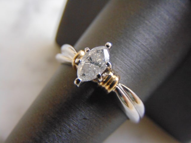 Womens 14k White & Yellow Gold Marquise Diamond Ring: FOR SALE IS THIS EXQUISITE WOMENS VINTAGE ESTATE 14K WHITE & YELLOW GOLD MARQUISE DIAMOND RING. THE RING WEIGHS 3.6g, AND IS A SIZE 9.25. THE DIAMOND IS ABOUT 0.5cts, AND HAS A LOVELY SPARKLE TO IT. R