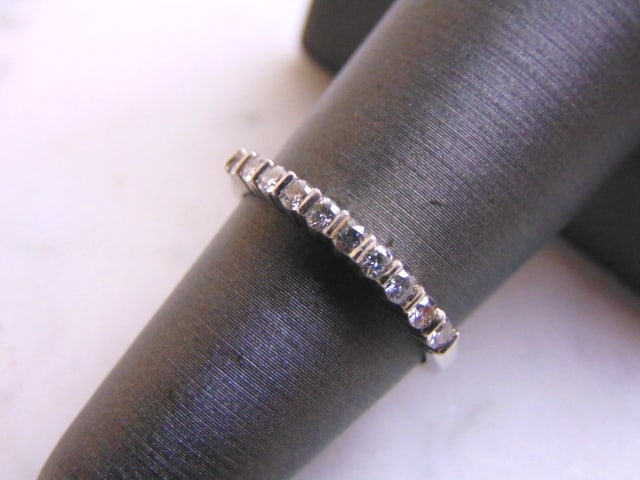 Womens Vintage Estate Platinum Diamond Ring: FOR SALE IS THIS LOVELY WOMENS VINTAGE PLATINUM RING WITH 10 FULL CUT DIAMONDS THAT TOTAL .30cts OF DIAMONDS. THE TOTAL WEIGHT IS 2.9g, AND IS A SIZE 6. ANY QUESTIONS PLEASE DONT HESITATE TO ASK. BE S