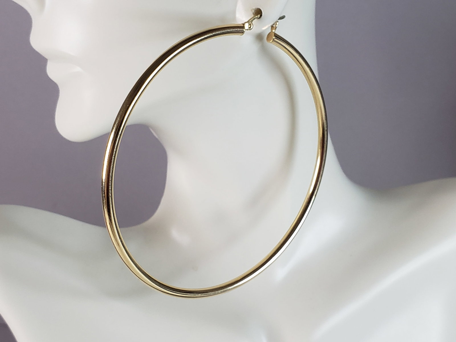 Pr Large Womens Vintage Estate 14K Yellow Gold Hoop Earrings: A PAIR OF LARGE WOMENS VINTAGE ESTATE 14K YELLOW GOLD HOOP EARRINGS. THE EARRING WEIGH 6.0g, AND MEASURE 3" BY 3". EARRINGS ARE MARKED ON THE CLASP, AND ARE HOLLOW. WOULD MAKE A GREAT GIFT FOR THAT SO