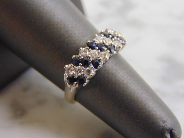 Women's Vintage Estate 18K Gold Diamond Sapphire Ring: FOR SALE IS THIS VINTAGE ESTATE 18K WHITE GOLD DIAMOND & SAPPHIRE RING. THE RING WEIGHS 3.7g, AND IS A SIZE 5.75. THERE ARE ABOUT .55cts OF DIAMONDS. WE BELIEVE THE SAPPHIRES TO BE REAL. ANY OTHER QUE