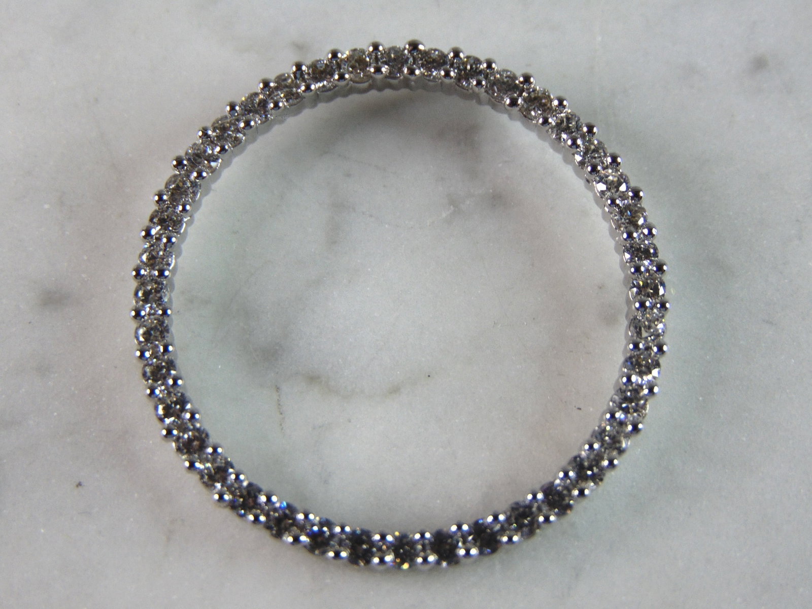 Womens Vintage Estate Sterling Silver CZ Eternity Pendant: A WOMENS VINTAGE ESTATE STERLING SILVER CZ ETERNITY PENDANT . PENDANT WEIGHS 4.5g AND PENDANT MEASURES 1 3/8" IN DIAMETER. MAKES A GREAT GIFT FOR THAT SOMEONE SPECIAL. ANY QUESTIONS, PLEASE ASK. BE SU