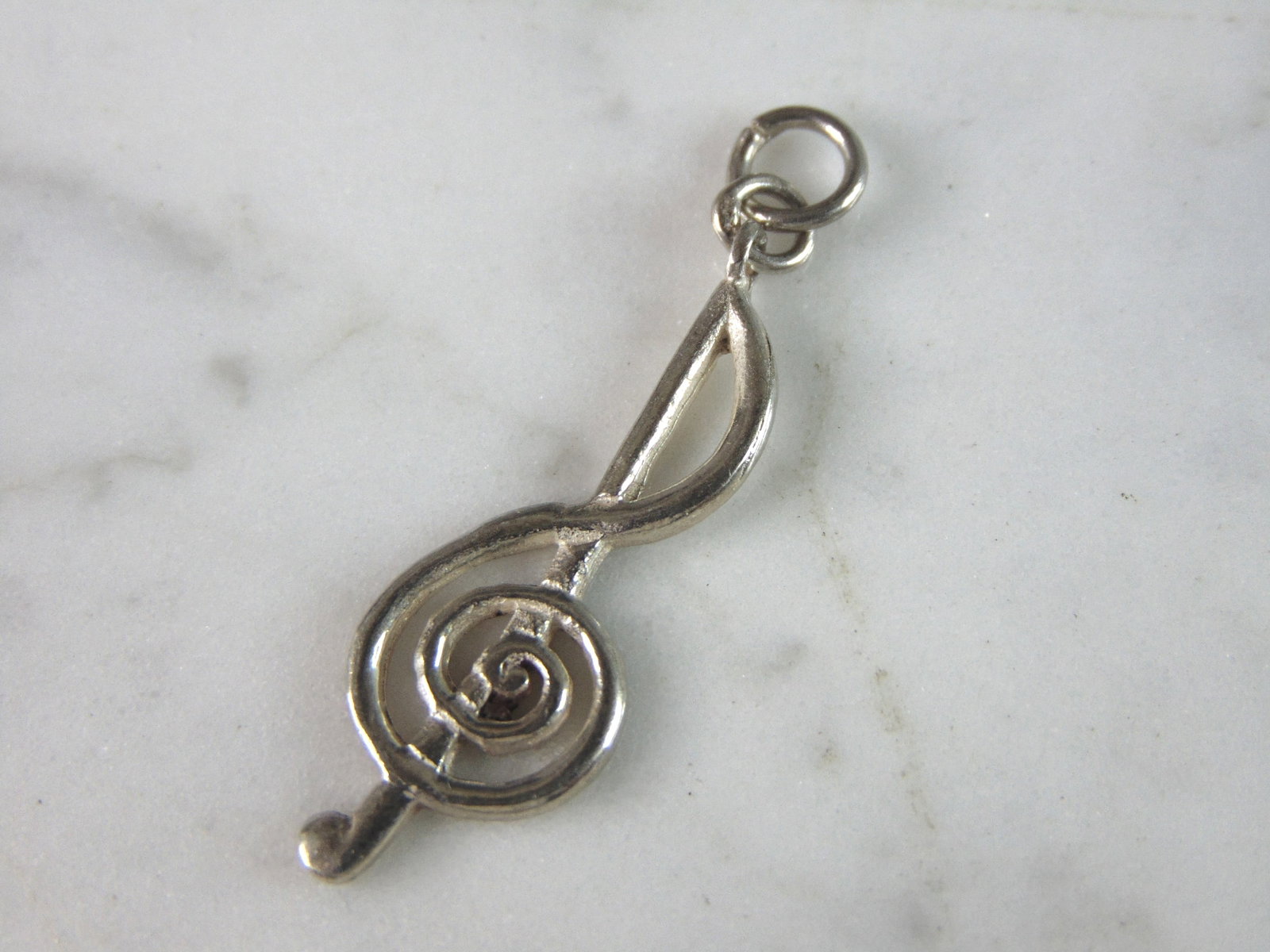 Womens Vintage Estate Sterling Silver Treble Clef Pendant: A LOVELY VINTAGE STERLING SILVER TRBLE CLEF PENDANT. THE TOTAL WEIGHT IS 1.7g. THE PENDANT MEASURES ABOUT 2" LONG BY ABOUT 3/4" WIDE. MAKES A GREAT GIFT FOR THAT SPECIAL SOMEONE. ANY QUESTIONS, PLEASE