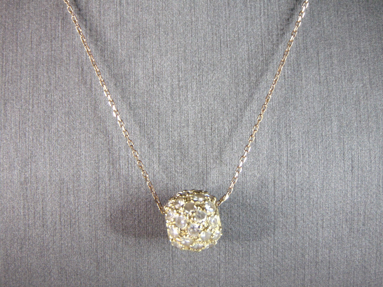 Womens Vintage Estate 14K Yellow Gold Modernist Pendant Necklace: FOR SALE IS THIS LOVELY VINTAGE ESTATE 14K YELLOW GOLD MODERNIST PENDANT AND NECKLACE. THE TOTAL WEIGHT IS 5g. THE NECKLACE MEASURES 16" LONG AND THE PENDANT MEASURES 3/8" LONG BY 1/2" WIDE. NO DIAMON