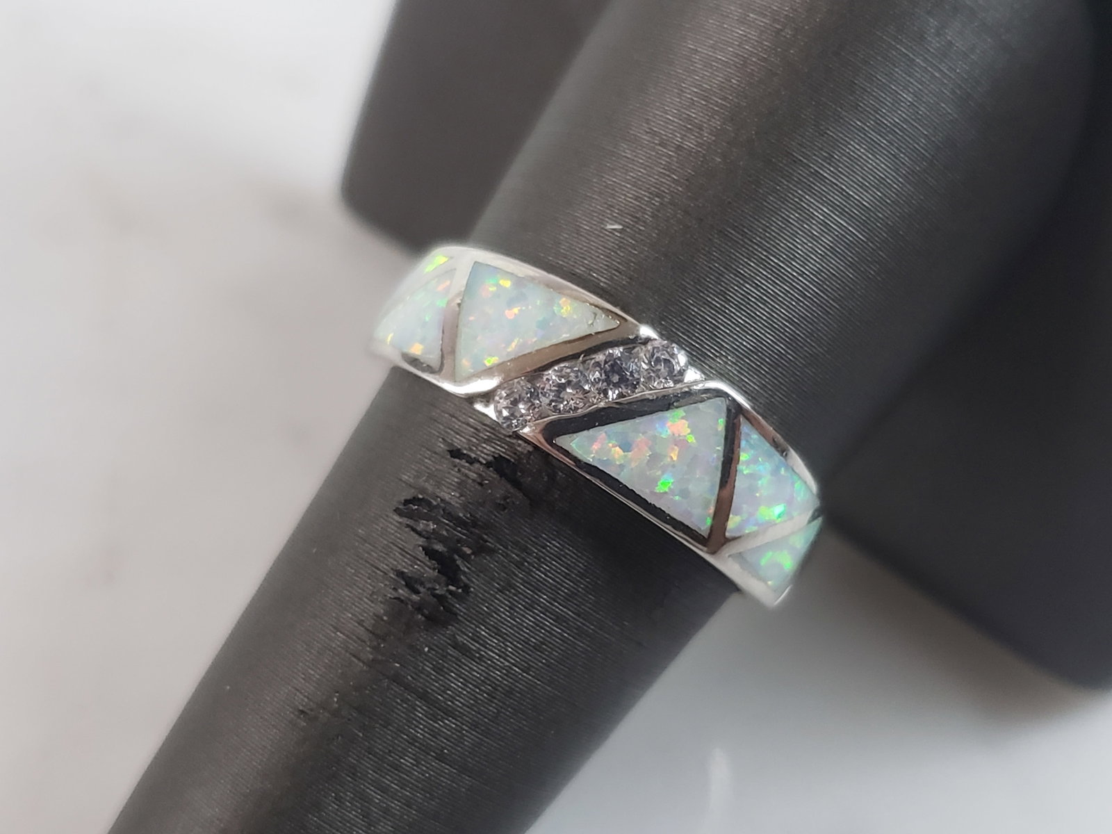 Womens Sterling Silver Modernist Opal Ring: A WOMENS STERLING SILVER MODERNIST OPAL RING. THE RING IS A SIZE 6.0 AND WEIGHS 4.2g. THE WIDTH OF THE RING IS 1/4". THE RING MAKES A BEAUTIFUL GIFT FOR THAT SOMEONE SPECIAL. ANY QUESTIONS, PLEASE ASK