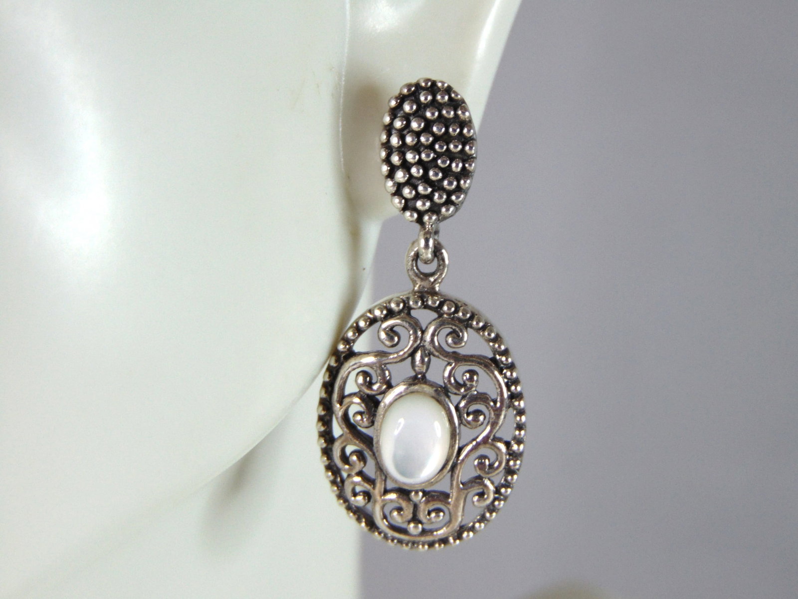 Womens Vintage Estate Sterling Silver M.O.P. Earrings: A WOMENS VINTAGE ESTATE STERLING SILVER MOTHER OF PERAL EARRINGS THAT WEIGHS 5.4g AND MEASURES 1 1/4" LONG BY 1/2" WIDE. NOT SURE IF STONE IS NATURAL OR MAN MADE. ANY QUESTIONS, PLEASE DO NOT HESITATE