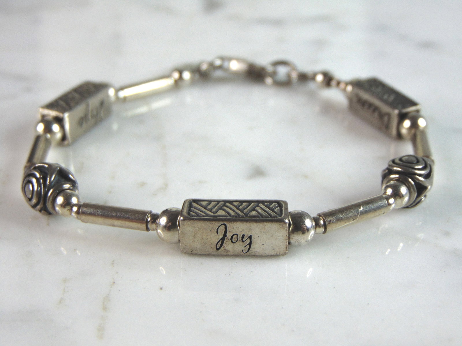 Womens Vintage Estate Sterling Silver Modernist Bracelet: A WOMENS VINTAGE ESTATE STERLING SILVER MODERNIST BRACELET. THE TOTAL WEIGHT IS 15.8g. THE BRACELET MEASURES 7 1/2" LONG BY 1/4" WIDE. MAKES A GREAT GIFT FOR THAT SPECIAL SOMEONE. ANY QUESTIONS, PLEAS