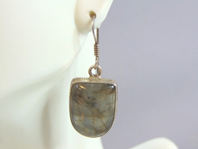 Womens Vintage Sterling Silver Labradorite Earrings: A PAIR OF WOMENS STERLING SILVER LABRADORITE EARRINGS THAT WEIGH 14.2g AND MEASURES 1 5/8" LONG BY 5/8" WIDE. NOT SURE IF STONES ARE REAL OR MAN MADE. ANY QUESTIONS, PLEASE DO NOT HESITATE TO ASK. BE 