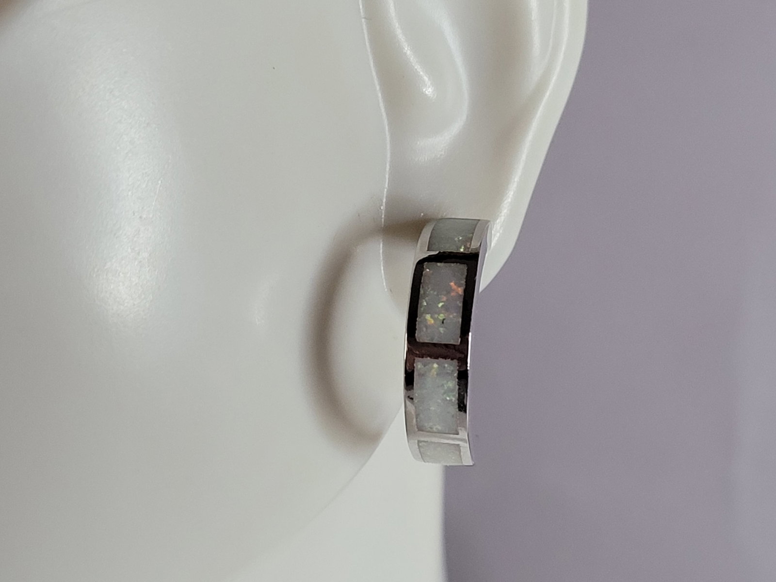 Womens Estate Sterling Silver Modernist Opal Earrings: A PAIR OF WOMENS STERLING SILVER OPAL COLORED EARRINGS THAT WEIGH 4.5g AND MEASURES 5/8" LONG BY 3/16" WIDE. NOT SURE IF STONES ARE REAL OR MAN MADE. ANY QUESTIONS, PLEASE DO NOT HESITATE TO ASK. BE S