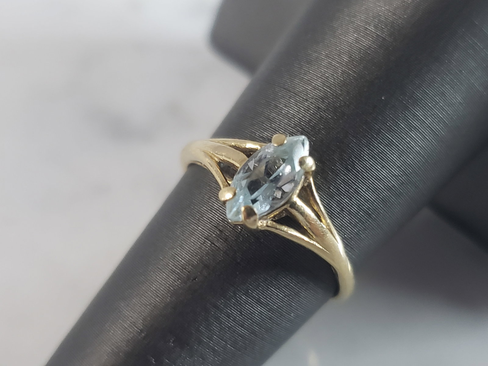 Womens Vintage Estate 14K Yellow Gold Topaz Ring: A WOMENS VINTAGE ESTATE 14K YELLOW GOLD RING WITH A LIGHT BLUE TOPAZ STONE. NOT SURE IF IT IS A REAL TOPAZ OR MAN MADE. THE RING WEIGHS 2.4g AND IS A SIZE 6.25. ANY QUESTIONS PLEASE DO NOT HESITATE TO