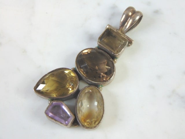 Womens Vintage Sterling Silver Multi Stone Pendant: A WOMENS VINTAGE ESTATE STERLING SILVER MULTI STONE PENDANT. NOT SURE IF STONES ARE REAL OR MAN MADE. THE PENDANT WEIGHS 34.7g AND MEASURES 2 7/8" LONG BY 1 1/2" WIDE. MAKES A GREAT GIFT FOR THAT SOME