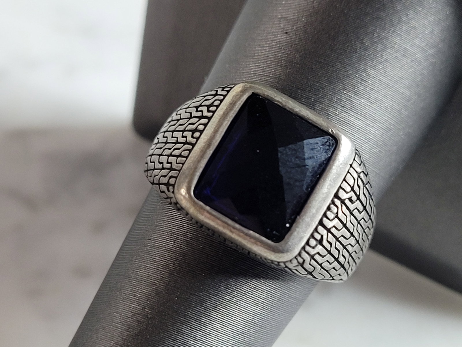 Mens Estate Sterling Silver Modernist Sapphire Ring: A MENS ESTATE STERLING SILVER MODERNIST RING. THE RING IS A SIZE 9.0 AND WEIGHS 7.5g. STONE IS A SAPPHIRE COLORED GLASS. WIDTH OF THE RING IS ABOUT 1/2". THE RING MAKES A BEAUTIFUL, IMPRESSIVE GIFT FO