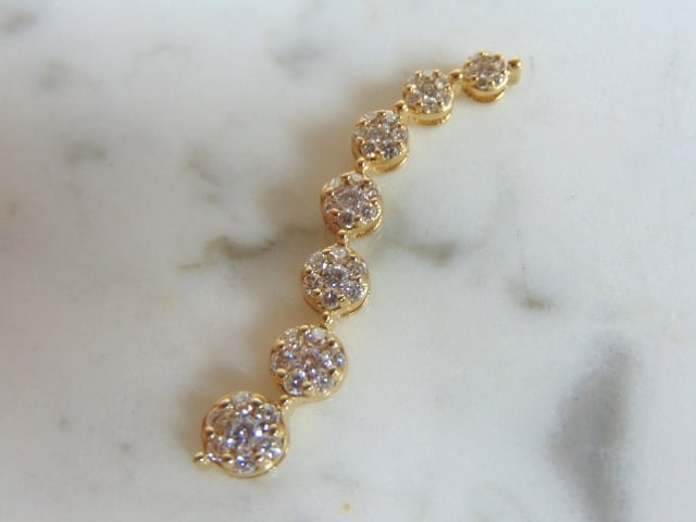 Womens Vintage Estate 14K Gold Diamond Pendant: FOR SALE IS THIS LOVELY WOMENS VINTAGE ESTATE 14K GOLD PENDANT WITH DIAMONDS. PENDANT HAS ABOUT .84cts. PENDANT WEIGHS 2.2g, AND MEASURES 1 1/2" BY 1/4". WOULD MAKE A LOVELY GIFT FOR THAT SOMEONE SPEC