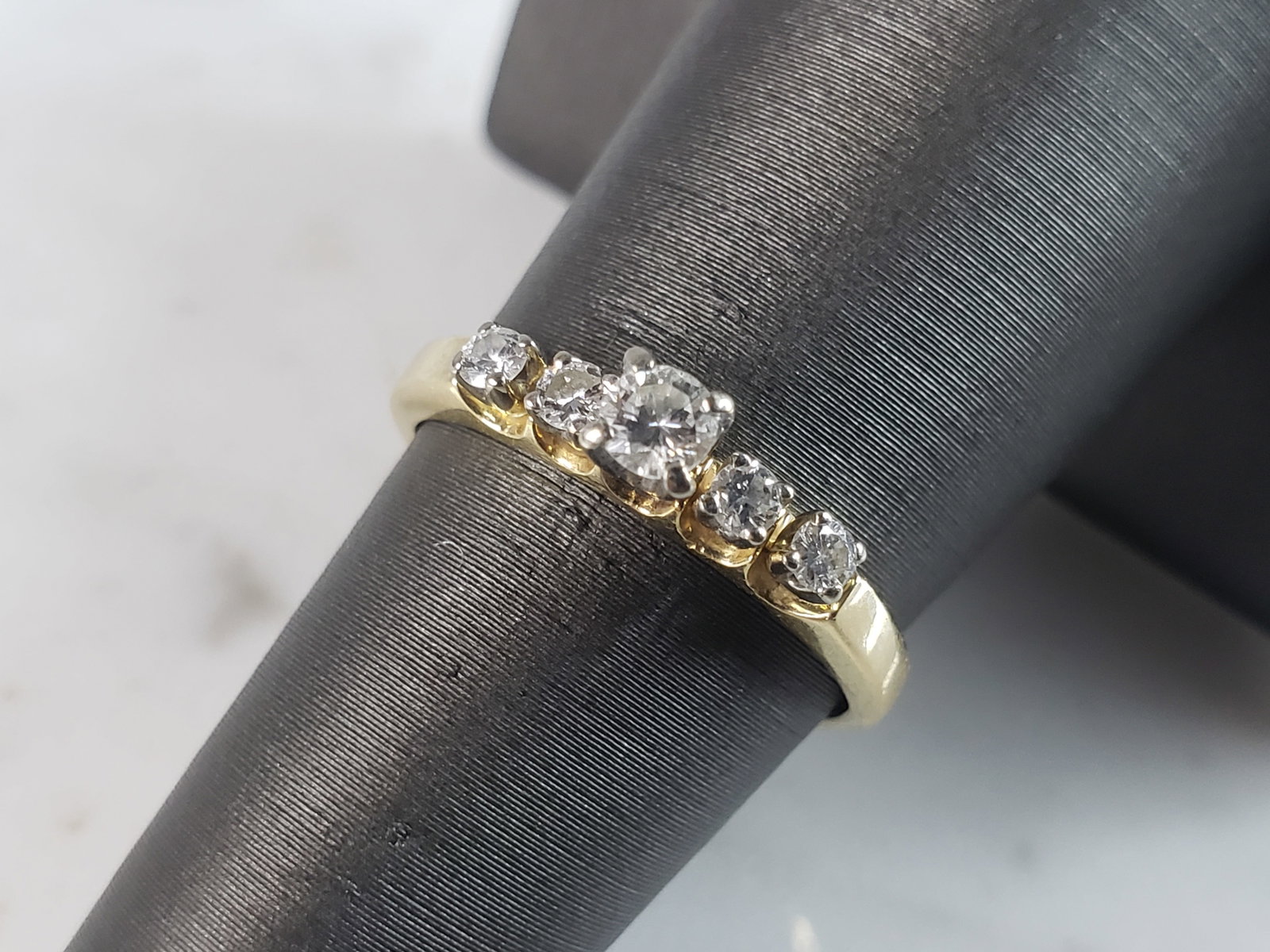 Womens Vintage Estate 14k Gold Diamond Engagement Ring: A WOMENS VINTAGE ESTATE 14K GOLD DIAMOND RING . THE RING IS A SIZE 6.25 AND WEIGHS 2.4g. THE CENTER DIAMOND IS ABOUT .15cts. TOTAL CARAT WEIGHT OF DIAMONDS IN THE RING IS ABOUT .35cts. RING IS MARKED 