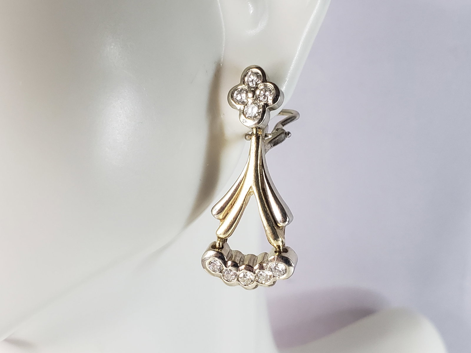 Womens Vintage Estate 14K Yellow & White Gold Diamond Earrings: A PAIR OF 14K YELLOW & WHITE GOLD DIAMOND EARRINGS THAT WEIGH 10.5g, AND MEASURE 1" LONG BY 1/2" WIDE. THERE ARE ABOUT 1.26cts WORTH OF DIAMONDS. THIS MAKES A LOVELY GIFT FOR THAT SOMEONE SPECIAL. IF 