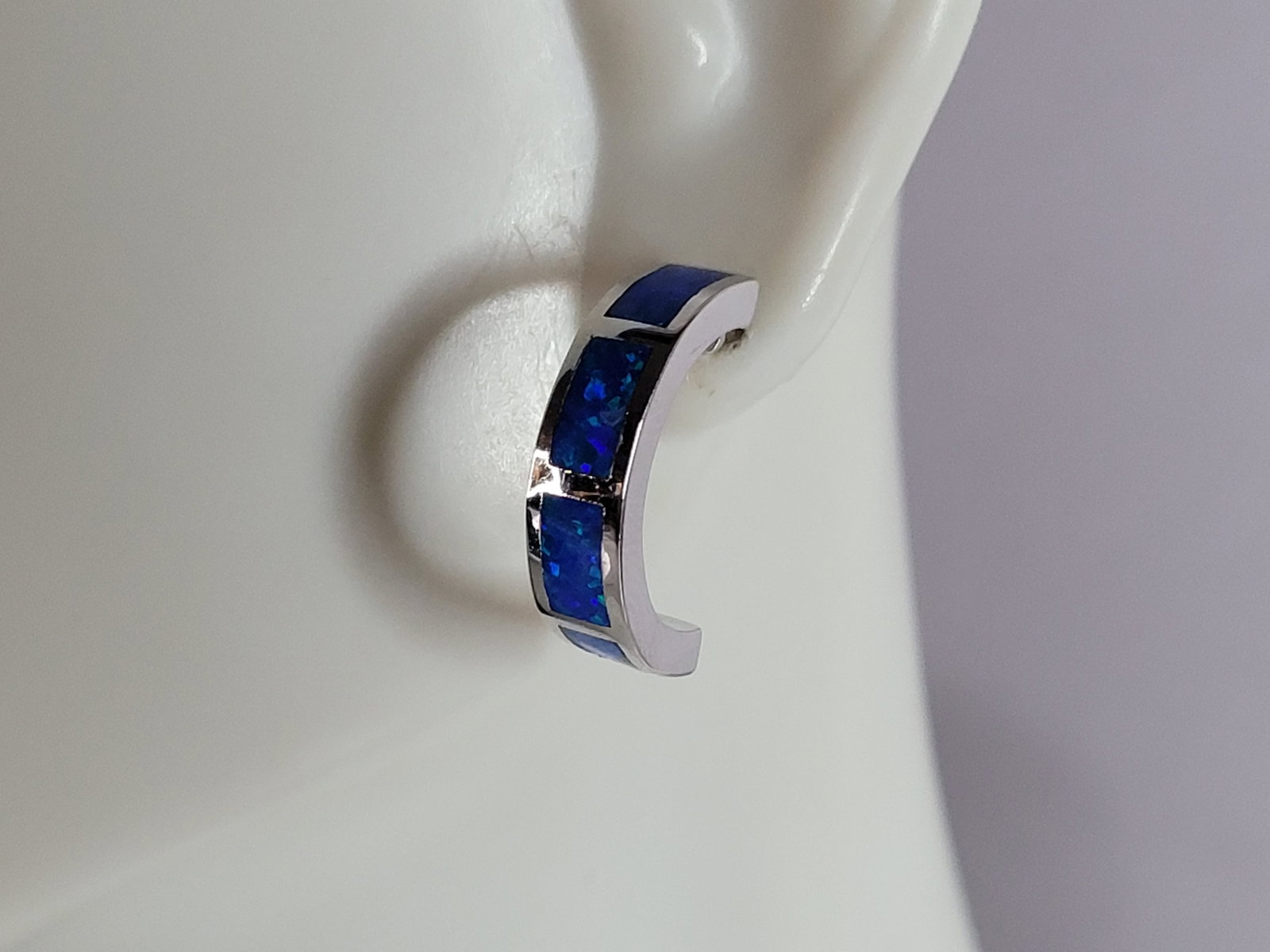 Womens Sterling Silver Modernist Blue Opal Earrings: A PAIR OF WOMENS STERLING SILVER BLUE OPAL COLORED EARRINGS THAT WEIGH 4.5g AND MEASURES 5/8" LONG BY 3/16" WIDE. NOT SURE IF STONES ARE REAL OR MAN MADE. ANY QUESTIONS, PLEASE DO NOT HESITATE TO ASK.