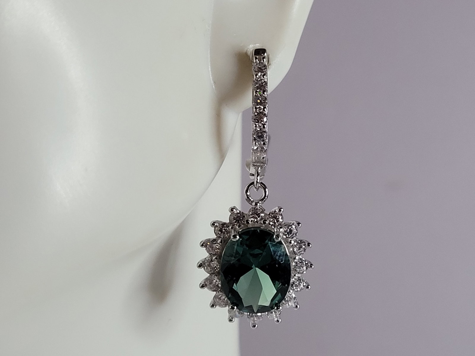 Womens Sterling Silver Modernist CZ Earrings: A PAIR OF WOMENS STERLING SILVER CZ MODERNIST EARRINGS THAT WEIGH 5.9g AND MEASURES 1 1/4" LONG BY 1/2" WIDE. ANY QUESTIONS, PLEASE DO NOT HESITATE TO ASK. BE SURE TO CHECK OUT SOME OF MY OTHER GREAT 