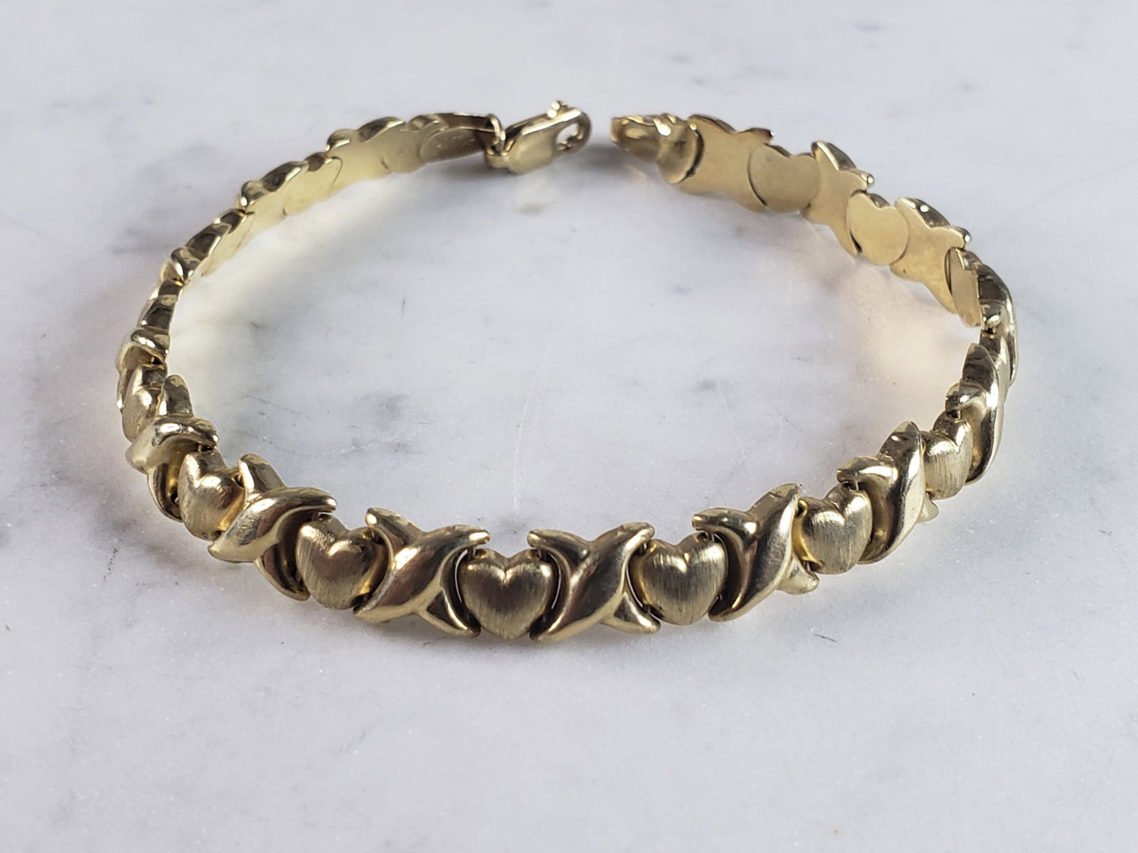 Womens Vintage Estate 14K Yellow Gold Love Bracelet: FOR SALE IS A VINTAGE ESTATE 14K YELLOW GOLD LOVE BRACELET. THE BRACELET MEASURES 7" LONG, BY 1/4" WIDE, AND WEIGHS 6.0g. CONDITION IS VERY GOOD. THIS WOULD MAKE A LOVELY GIFT AND IS A GREAT VALUE FOR