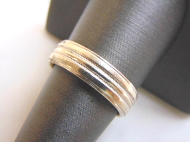 Mens Vintage Estate 14K White Gold Wedding Band Ring: A MEN'S VINTAGE ESTATE 14K WHITE GOLD WEDDING BAND THAT WEIGHS 7.2g. THE RING SIZE IS A 9.0, AND IS ABOUT 3/16" WIDE. RING IS STAMPED " 14K, CAMELOT", ALONG WITH A PERSONALIZED ETCHING INSIDE, "TO MY 