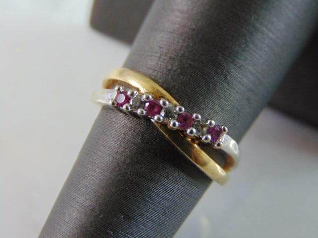 Womens 10K Yellow Gold Diamonds & Rhodolite Ring: FOR SALE IS THIS WONDERFUL WOMENS 10K YELLOW GOLD WITH DIAMOND AND RODOLITE CHIPS. THE RING WEIGHS 2.9g. THE SIZE OF THE RING IS 6.5. THERE ARE ABOUT .09cts OF DIAMONDS. ANY QUESTIONS PLEASE DO NOT HE