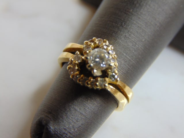 Vintage Estate 14K Yellow Gold & Diamond Heart Ring: FOR SALE IS THIS LOVELY VINTAGE 14K YELLOW GOLD HEART RING WITH A TOTAL OF ABOUT .40cts OF DIAMONDS. THE MAIN STONE IS .25cts. THE TOTAL WEIGHT IS 3.7g, AND IS A SIZE 3.5. THE WIDTH OF THE FACE IS 3/8