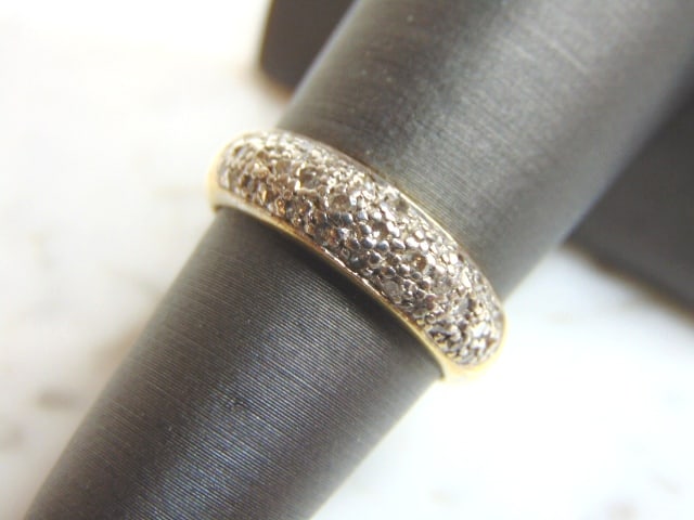 Women's Vintage 14K Yellow Gold & Diamond Cluster Ring: FOR SALE IS THIS LOVELY VINTAGE 14K YELLOW GOLD RING WITH A TOTAL OF ABOUT .75cts OF DIAMONDS. THE TOTAL WEIGHT IS 4.0g, AND IS A SIZE 6.0. THE FACE MEASURES 3/4" BY 3/16". RING IS MARKED 585 ON THE I