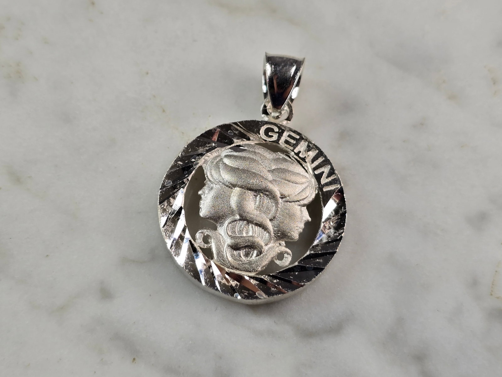 Womens Vintage Estate Sterling Silver Zodiac Gemini Pendant: A WOMENS VINTAGE ESTATE STERLING SILVER ZODIAC GEMINI PENDANT. THE PENDANT WEIGHS 4.1g, AND MEASURES 1 1/4" LONG BY 3/4" WIDE. PENDANT IS MARKED ON THE BALE. MAKES A GREAT GIFT FOR THAT SOMEONE SPECIA