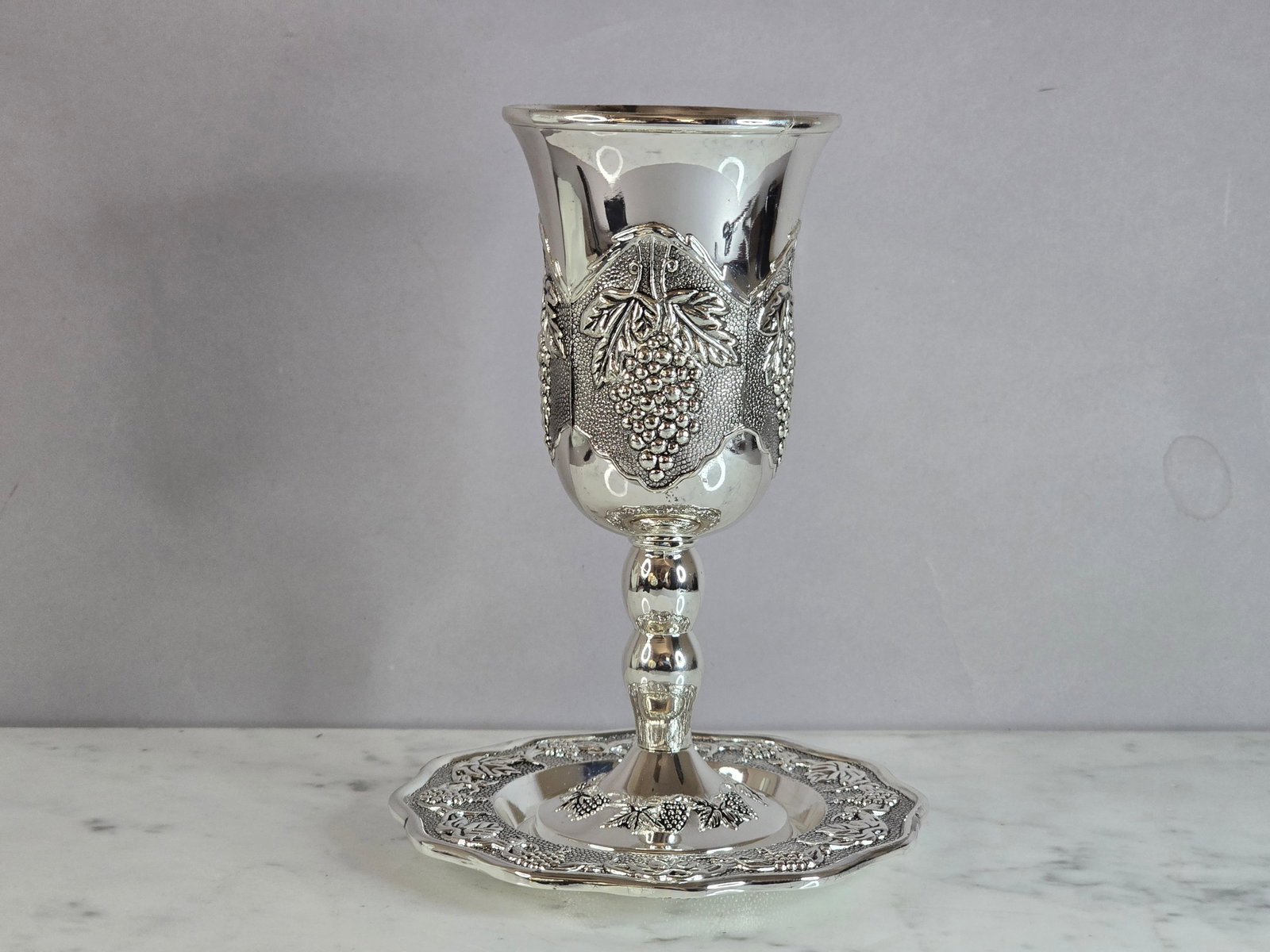 COLLECTIBLE JUDAICA JEWISH GRAPE VINE SHABBAT KIDDUSH CUP SAUCER (1 of 5)